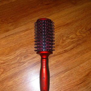 Vented blowdry brush